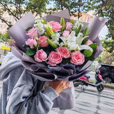 怀化11朵戴安娜粉玫瑰百合，与你一起追逐梦想